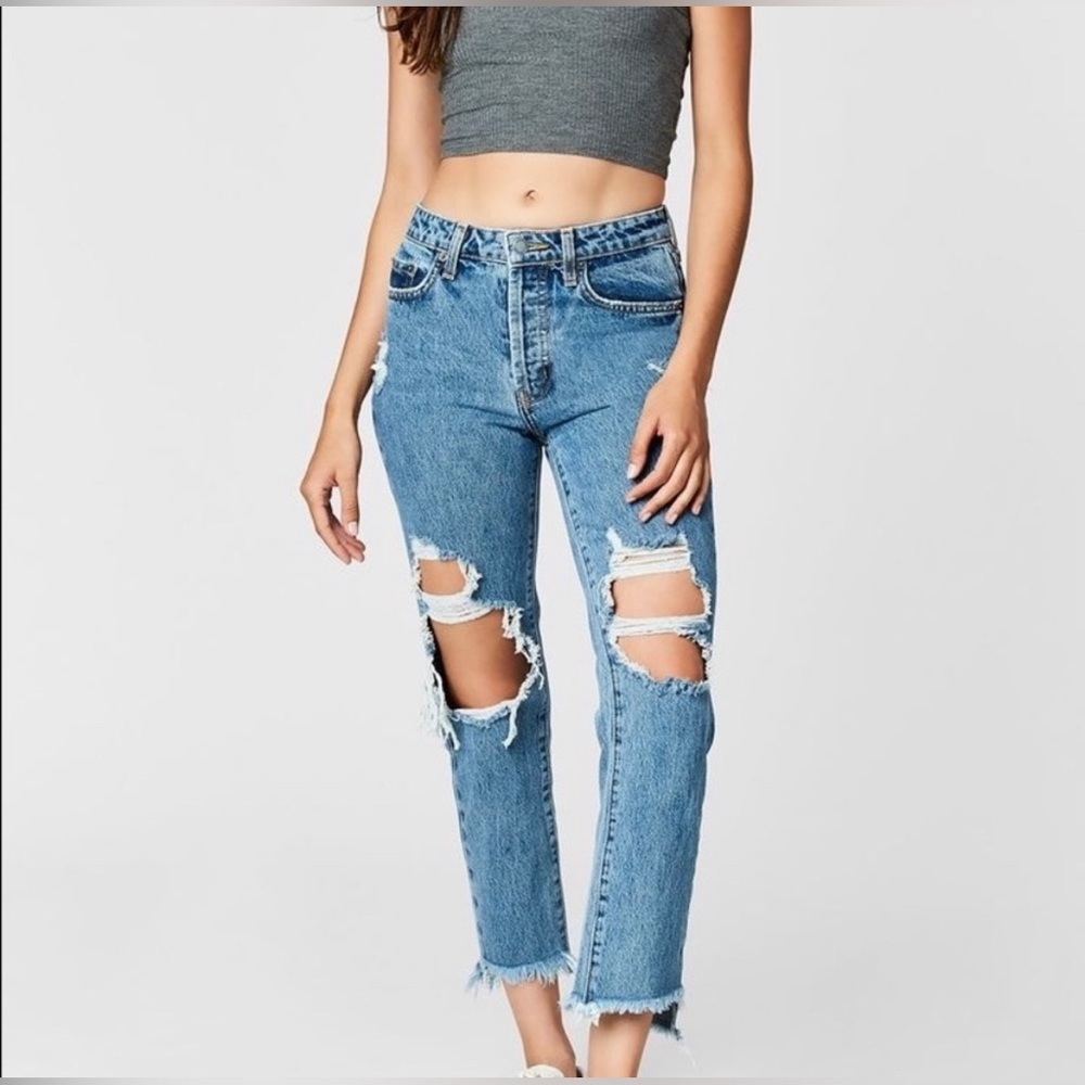 CARMAR— Distressed Crop Jean, size 26